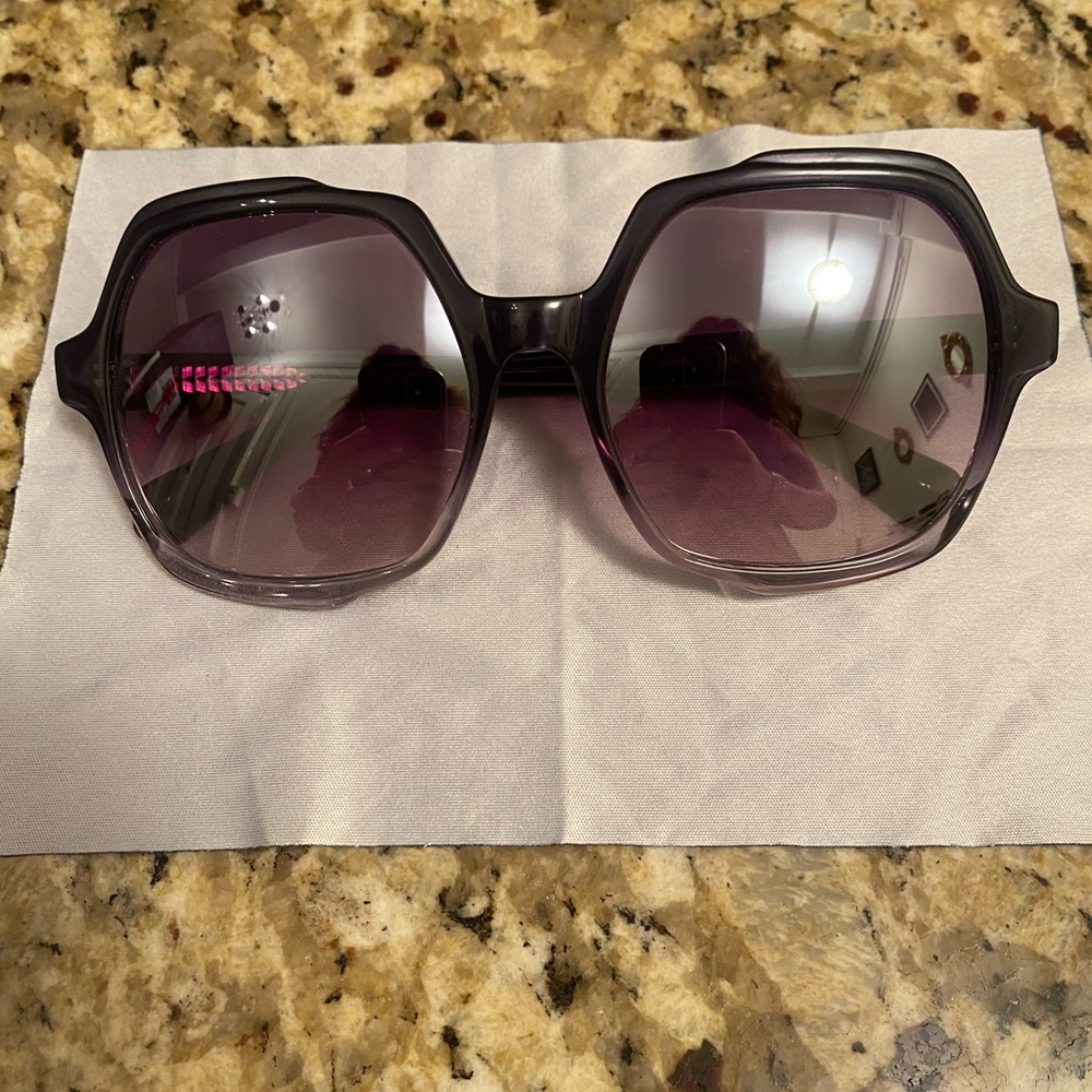 Beautiful Zac Pose  oversized sunglasses - worn only once - in grey degrade